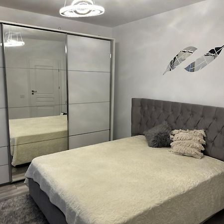 Magnific Lägenhet Oradea Exteriör bild